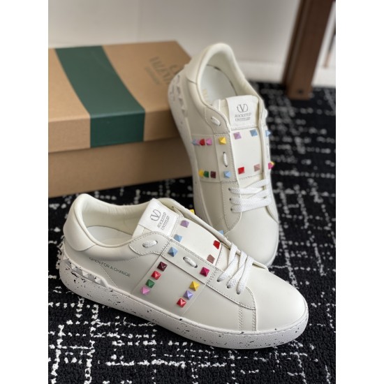Valentino Shoes Top Quality
Women size 35-41
Men size 39-45