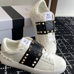 Valentino Shoes Top Quality
Women size 35-41
Men size 39-45