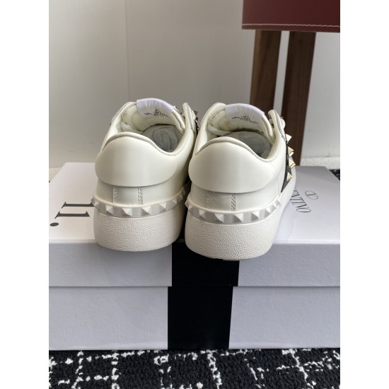 Valentino Shoes Top Quality
Women size 35-41
Men size 39-45