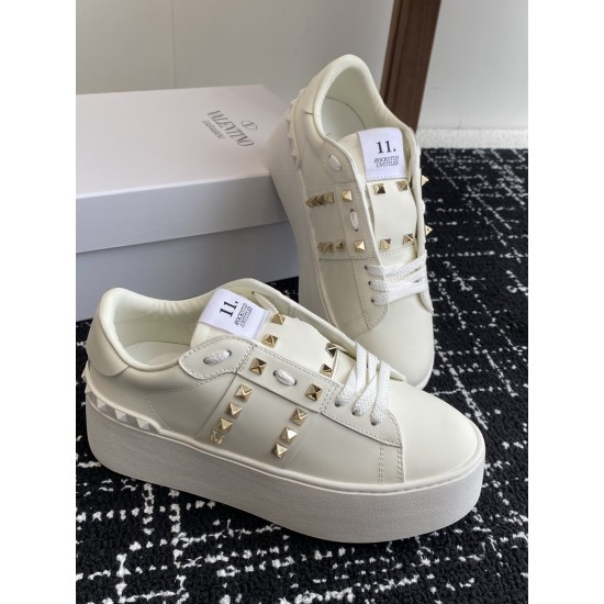 Valentino Shoes Top Quality
Women size 35-41
Men size 39-45