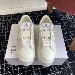 Valentino Shoes Top Quality
Women size 35-41
Men size 39-45