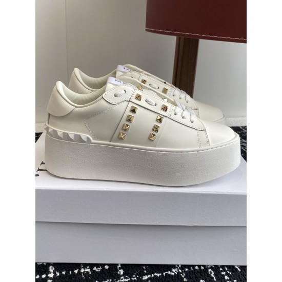 Valentino Shoes Top Quality
Women size 35-41
Men size 39-45