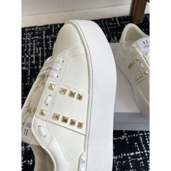 Valentino Shoes Top Quality
Women size 35-41
Men size 39-45