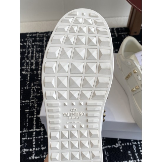 Valentino Shoes Top Quality
Women size 35-41
Men size 39-45