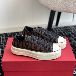 Valentino Shoes Top Quality
Women size 35-41
Men size 39-45