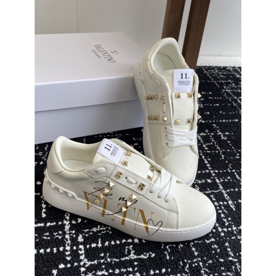 Valentino Shoes Top Quality
Women size 35-41
Men size 39-45