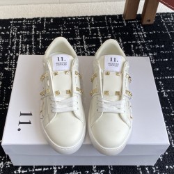 Valentino Shoes Top Quality
Women size 35-41
Men size 39-45