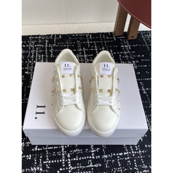 Valentino Shoes Top Quality
Women size 35-41
Men size 39-45