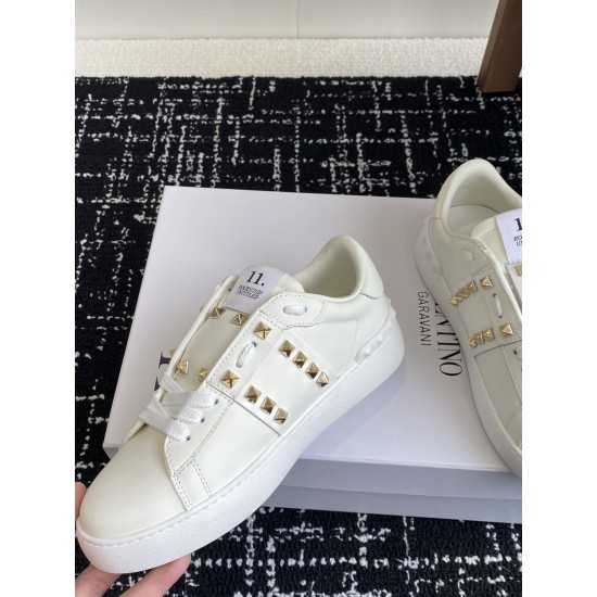 Valentino Shoes Top Quality
Women size 35-41
Men size 39-45
