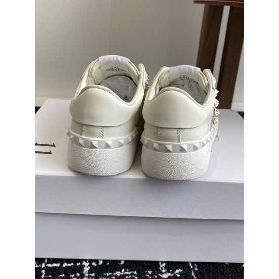 Valentino Shoes Top Quality
Women size 35-41
Men size 39-45
