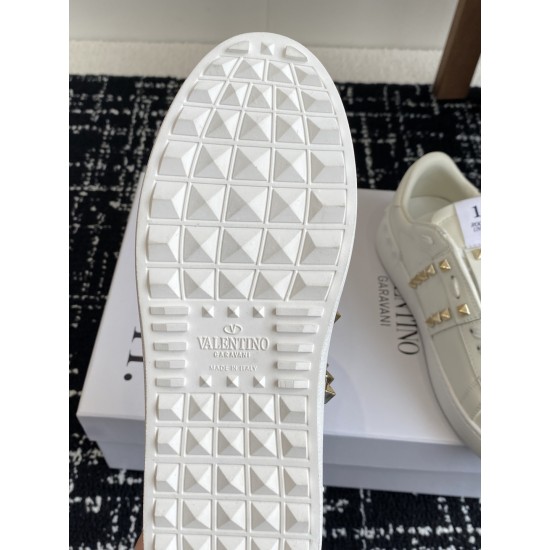 Valentino Shoes Top Quality
Women size 35-41
Men size 39-45