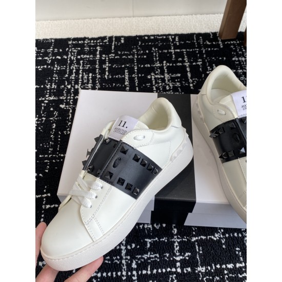 Valentino Shoes Top Quality
Women size 35-41
Men size 39-45