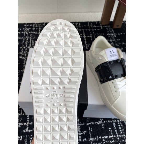 Valentino Shoes Top Quality
Women size 35-41
Men size 39-45