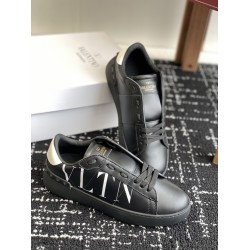 Valentino Shoes Top Quality
Women size 35-41
Men size 39-45