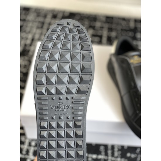 Valentino Shoes Top Quality
Women size 35-41
Men size 39-45