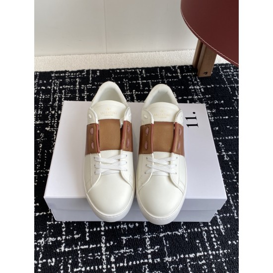 Valentino Shoes Top Quality
Women size 35-41
Men size 39-45