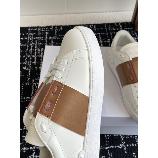 Valentino Shoes Top Quality
Women size 35-41
Men size 39-45