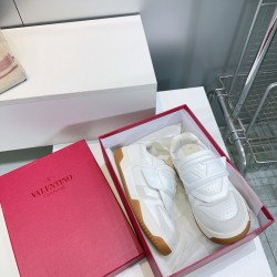 Valentino Shoes Top Quality
Women size 35-41
Men size 39-45