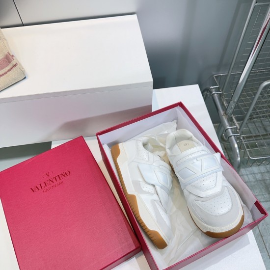 Valentino Shoes Top Quality
Women size 35-41
Men size 39-45