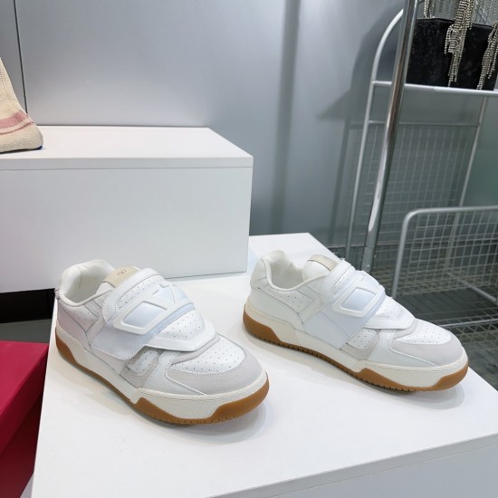 Valentino Shoes Top Quality
Women size 35-41
Men size 39-45