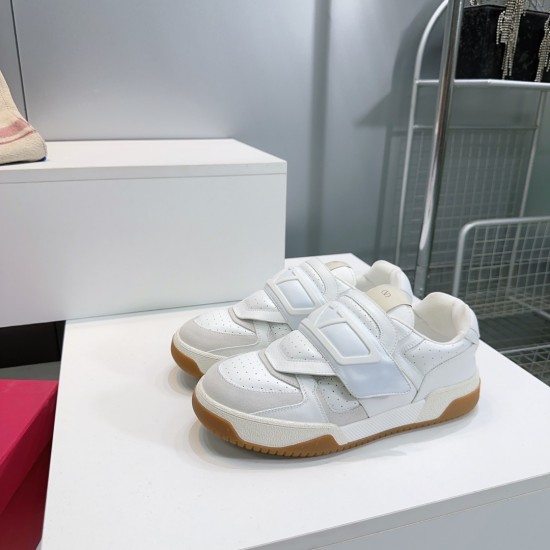 Valentino Shoes Top Quality
Women size 35-41
Men size 39-45