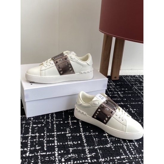 Valentino Shoes Top Quality
Women size 35-41
Men size 39-45