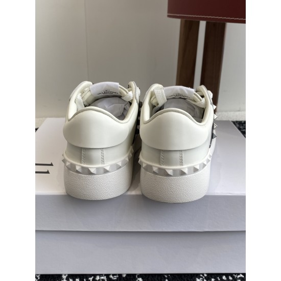 Valentino Shoes Top Quality
Women size 35-41
Men size 39-45