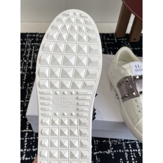 Valentino Shoes Top Quality
Women size 35-41
Men size 39-45