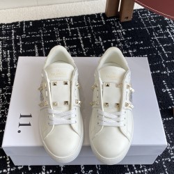 Valentino Shoes Top Quality
Women size 35-41
Men size 39-45