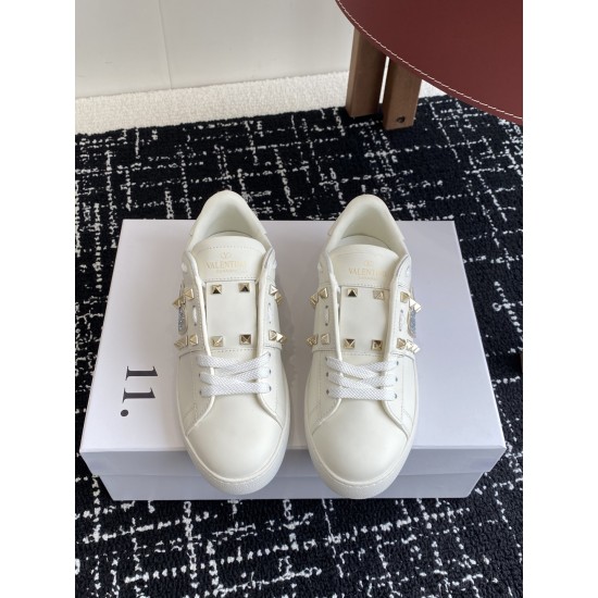Valentino Shoes Top Quality
Women size 35-41
Men size 39-45