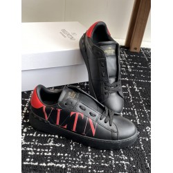 Valentino Shoes Top Quality
Women size 35-41
Men size 39-45