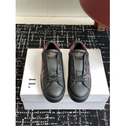 Valentino Shoes Top Quality
Women size 35-41
Men size 39-45