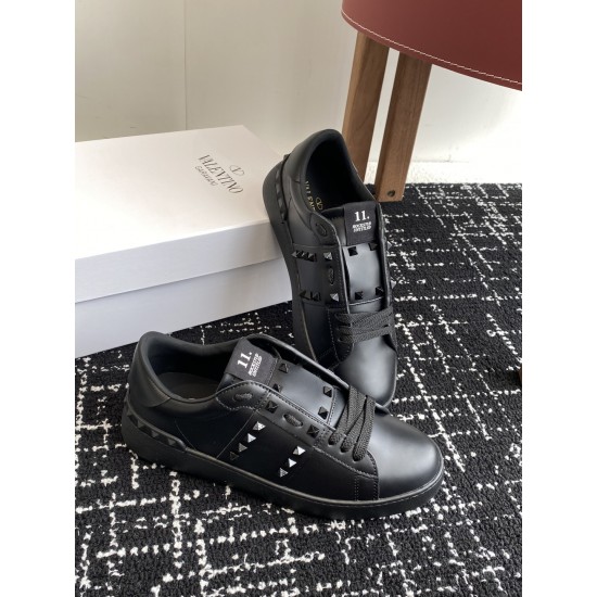 Valentino Shoes Top Quality
Women size 35-41
Men size 39-45