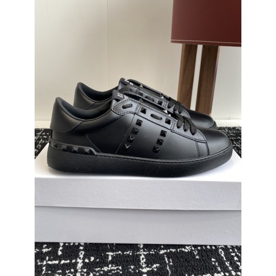 Valentino Shoes Top Quality
Women size 35-41
Men size 39-45