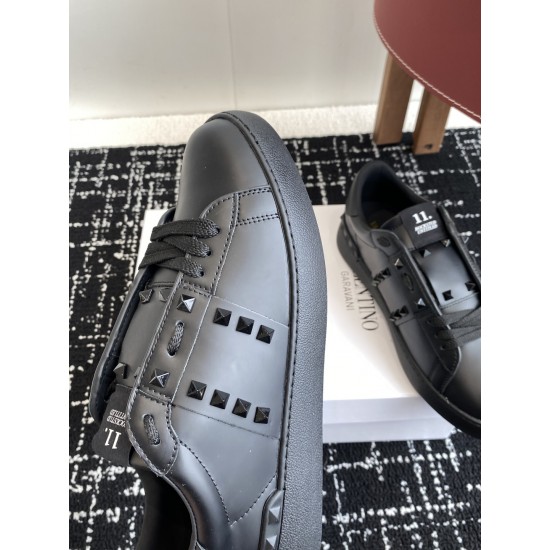 Valentino Shoes Top Quality
Women size 35-41
Men size 39-45