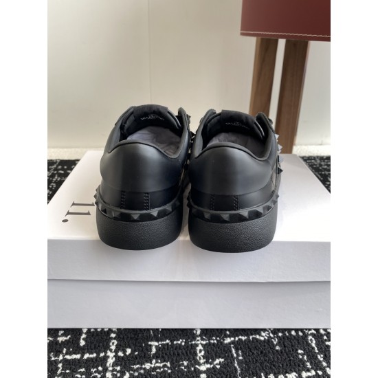 Valentino Shoes Top Quality
Women size 35-41
Men size 39-45
