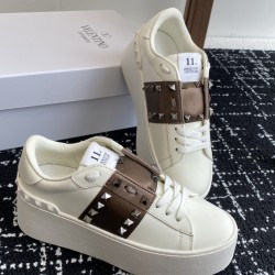 Valentino Shoes Top Quality
Women size 35-41
Men size 39-45