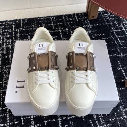 Valentino Shoes Top Quality
Women size 35-41
Men size 39-45