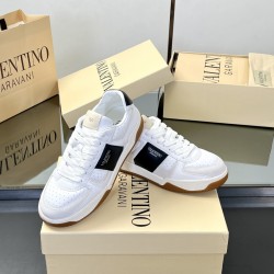 Valentino Shoes Top Quality
Women size 35-41
Men size 39-45