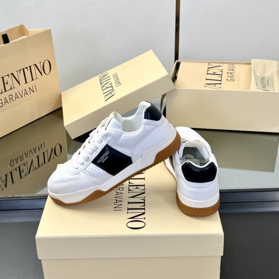 Valentino Shoes Top Quality
Women size 35-41
Men size 39-45