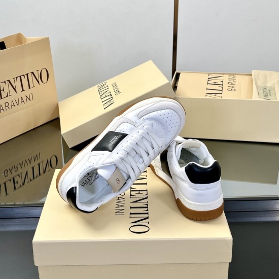 Valentino Shoes Top Quality
Women size 35-41
Men size 39-45