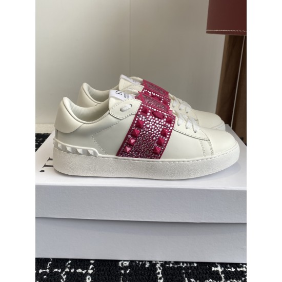 Valentino Shoes Top Quality
Women size 35-41
Men size 39-45