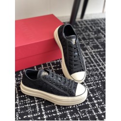 Valentino Shoes Top Quality
Women size 35-41
Men size 39-45