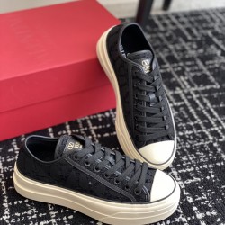 Valentino Shoes Top Quality
Women size 35-41
Men size 39-45