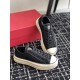 Valentino Shoes Top Quality
Women size 35-41
Men size 39-45