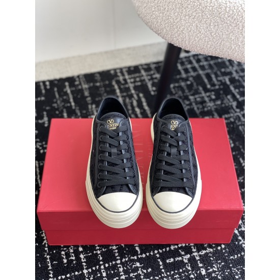 Valentino Shoes Top Quality
Women size 35-41
Men size 39-45