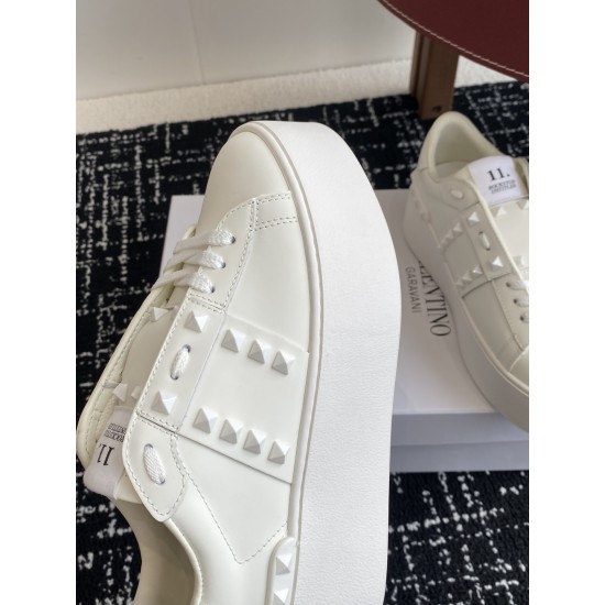 Valentino Shoes Top Quality
Women size 35-41
Men size 39-45