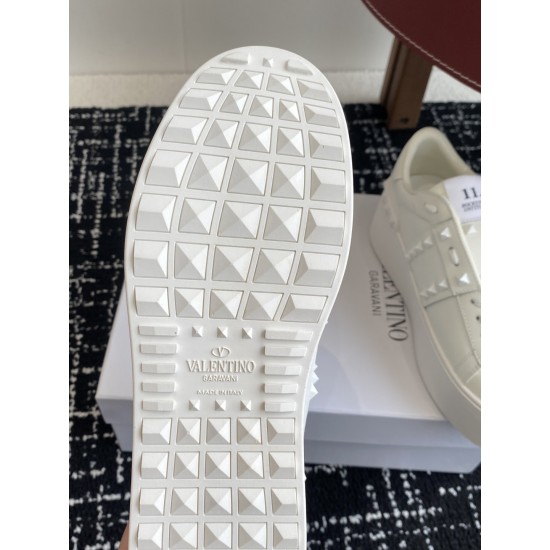 Valentino Shoes Top Quality
Women size 35-41
Men size 39-45