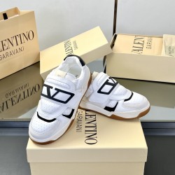 Valentino Shoes Top Quality
Women size 35-41
Men size 39-45