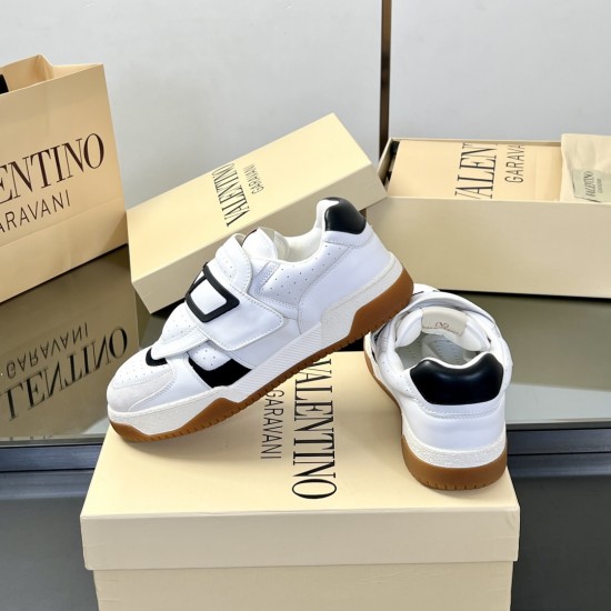 Valentino Shoes Top Quality
Women size 35-41
Men size 39-45